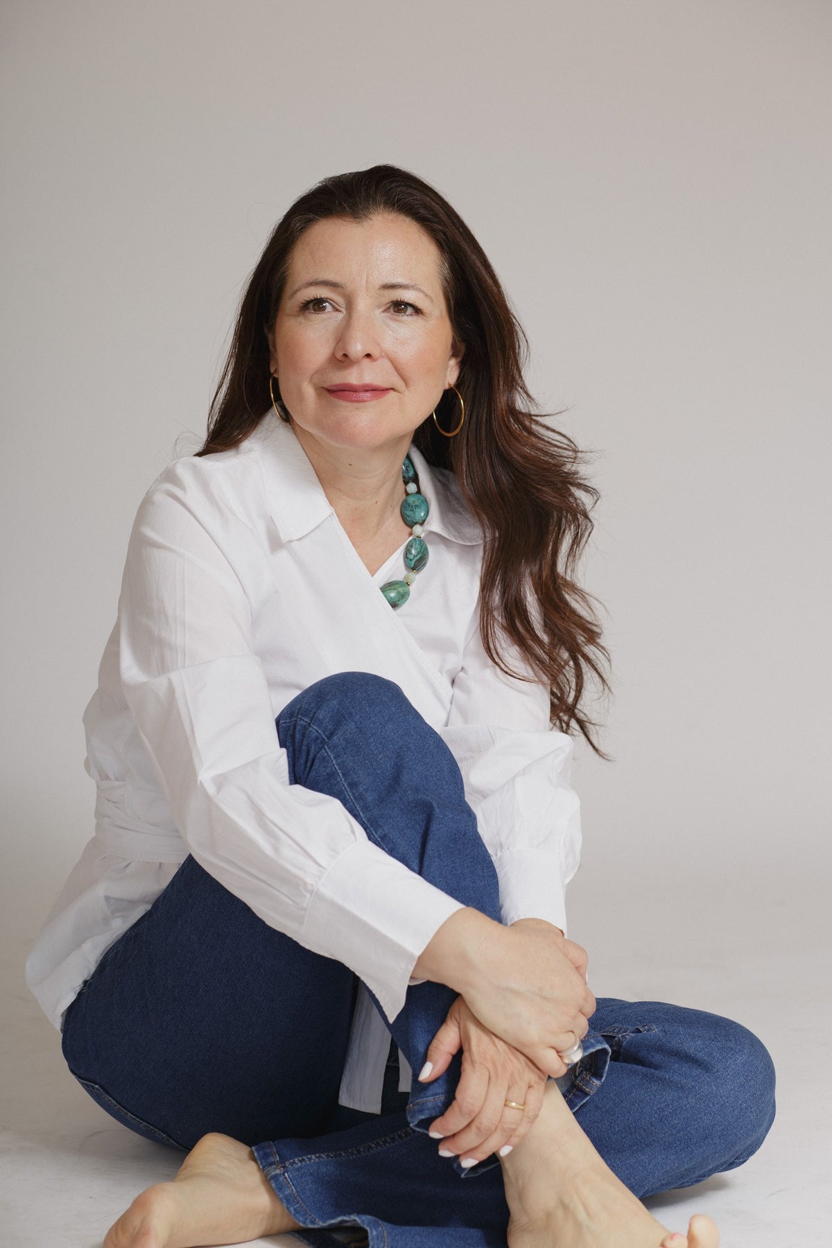 Claudia Sasmay, autora de Lo IN-curable se sana desde adentro, retrato contemplativo